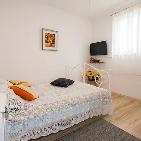 Gabi, Apartman *
